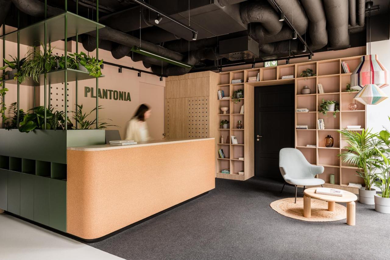 Plantonia Aparthotel Краков Экстерьер фото